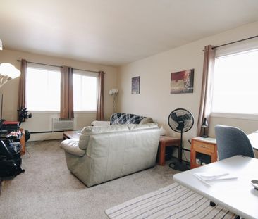 2834 Parliament Ave - One Bedroom - Photo 4