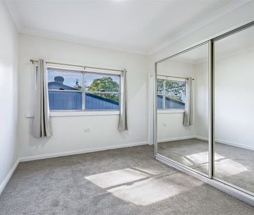 Bright One Bedroom Flat – Prime Morisset Location - Photo 2