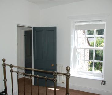 2 bedroom end of terrace house to rent - Photo 4