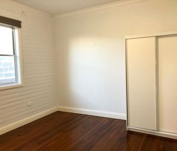 High Ceilings and Old World Charm - Photo 6