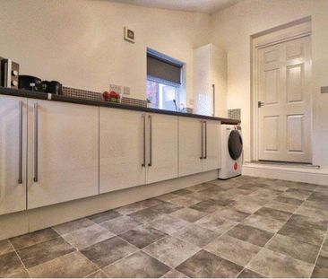 1 bedroom in a flat share to rent - Photo 4