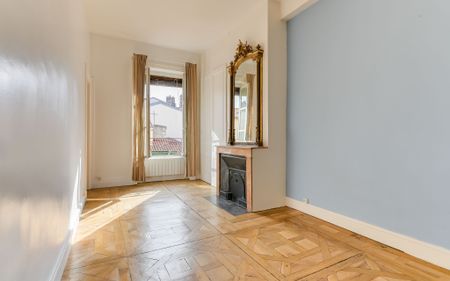 Location Appartement 4 pièces 127m² LYON 2ème - Photo 4