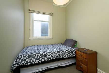 large family home - Photo 2