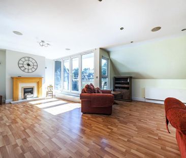 2 bedroom penthouse to rent - Photo 3