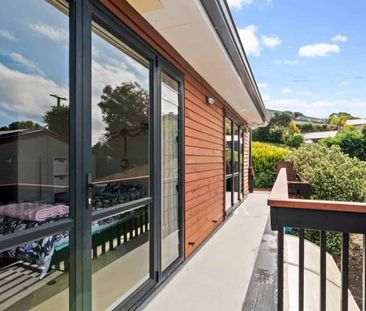 Stunning Three bedroom house - Photo 1