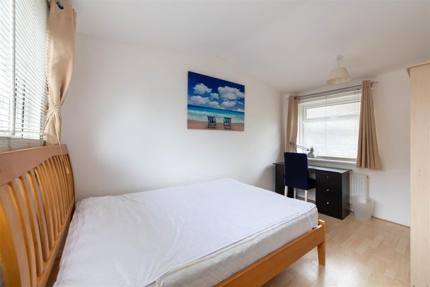 3 bed semi-detached house to rent in Henry Square, Newcastle Upon Tyne, NE2 - Photo 1