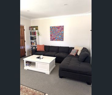 Lovely 2 Bedroom Unit In Ideal Location - Photo 4