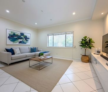 SPACIOUS HOUSE - Photo 2