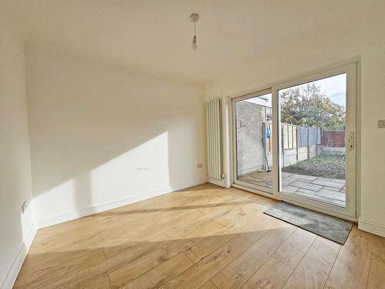 3 bedroom end of terrace house to rent - Photo 1