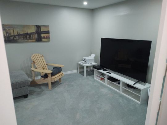 For Lease - 129 McCraney Street, Oakville, Ontario - Photo 1