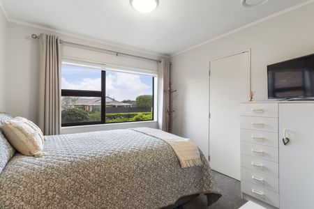 Perfect for Families or Professionals Seeking Modern Comfort 3 bedrooms house in a Prime Location - Photo 5