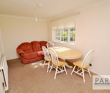 4 bedroom end of terrace house to rent - Photo 2