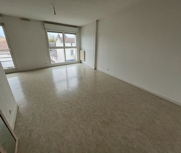 APPARTEMENT T 3 - Avenue du 8 Mai à Poitiers - Photo 2