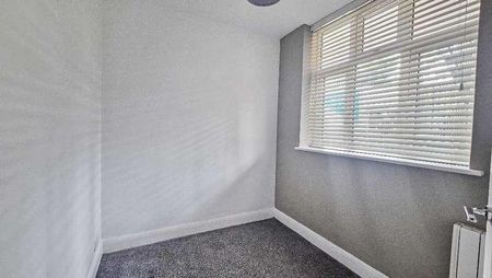 Angel Close, Edmonton, London, Uk, N18 - Photo 3