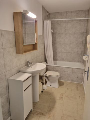 A LOUER F1 meublé 50000 Saint-Lô 1 pièce 36.64 m² - Photo 2