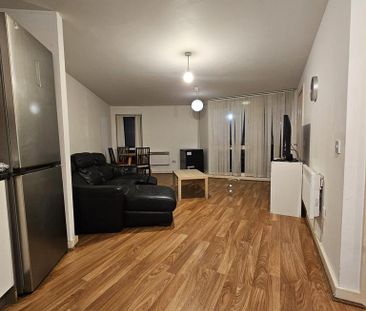 1 bedroom in a flat share to rent - Photo 3