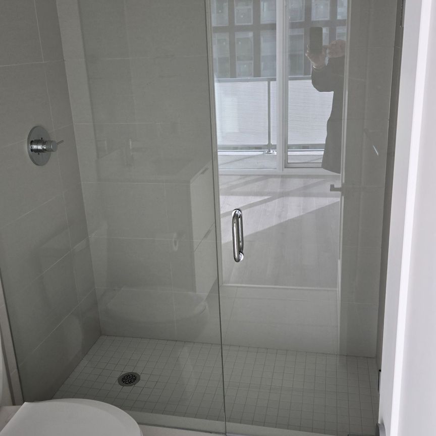 For Lease - 89 CHURCH Street Unit# 2009, Toronto, Ontario - Photo 1