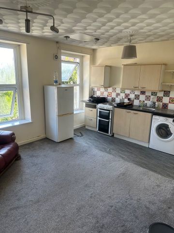 1 Bed Flat, Stapleton Road, BS5 - Photo 2