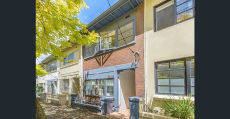Cozy Boarding House Room - Photo 4