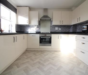 3 bedroom semi-detached house to rent - Photo 2