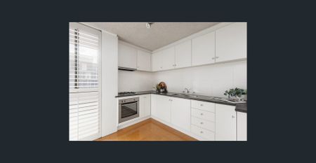 Beachfront inspiration with city views - Photo 4