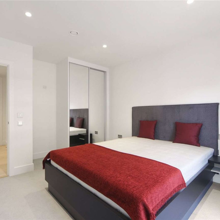 A fantastic one bedroom apartment situated on the second floor of an award-winning contemporary development in Ladbroke Grove - Photo 1