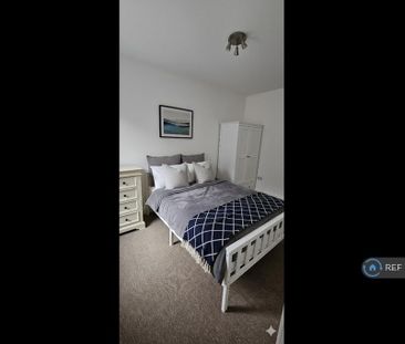 1 bedroom in a house share to rent - Photo 2