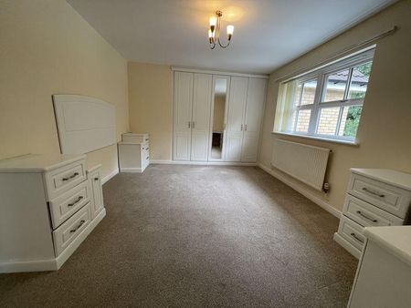 4 bedroom detached house to rent - Photo 3
