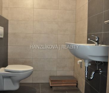Pronájem bytu 1+kk a garsoniéry 28 m², Volejbalistů 1793, České Bud... - Фото 2