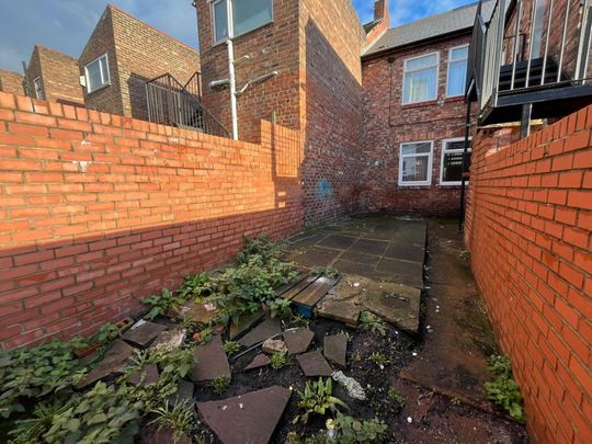 2 bedroom flat to rent - Photo 1