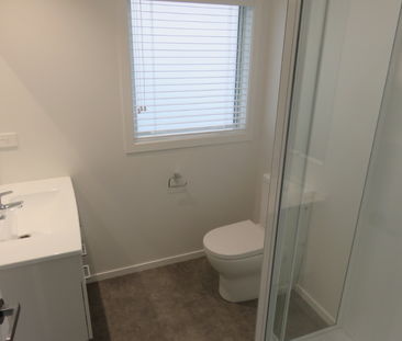 Modern and well designed, two bedroom, one bathroom, single level h... - Photo 4