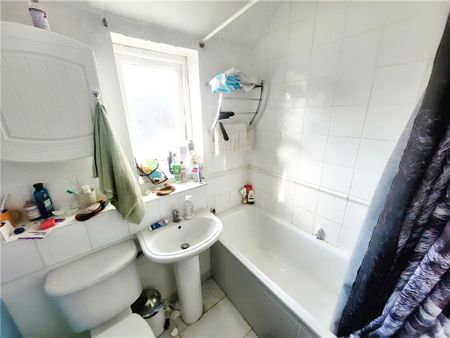 Clarence Street, Egham, Surrey, TW20 9RL - Photo 2