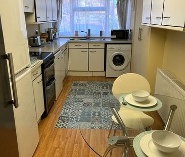 5 Bed Terraced House, Knighton Close, RG4 - Photo 5