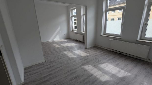 4,5-Zimmer-Wohnung mit zwei Badezimmern - sofort bezugsfrei - Foto 1