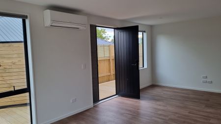 2 Bedroom Townhouse in Phillipstown - Photo 2