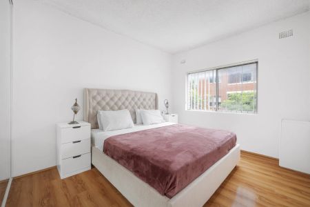 Spacious & Well-Located Two Bedroom Apartment - Photo 4