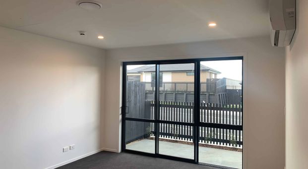 Sunny downstairs 2-bedroom for rent!! - Photo 1