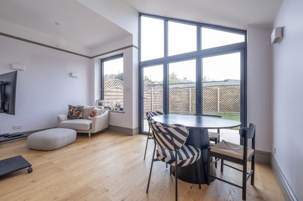 4 bedroom terraced house to rent - Photo 1