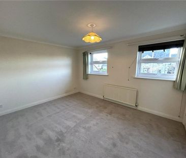 4 bedroom detached house to rent - Photo 3