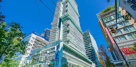 Luxury 1 bedroom plus flex at Telus Gardern Downtown 36 floor - Photo 2