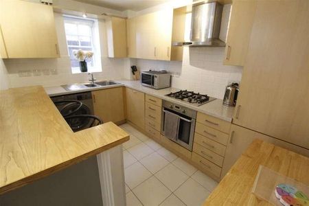 High Road, Byfleet, KT14 - Photo 2