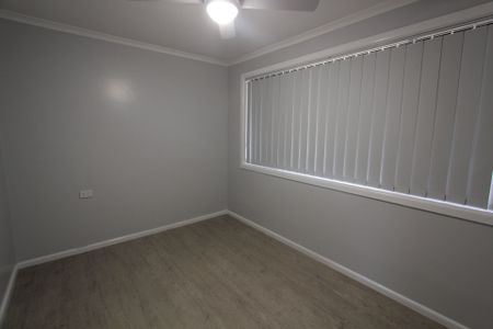 Immaculate Home Includes Security Alarm & A/C - Walking Distance to Shops & Transport - Photo 5