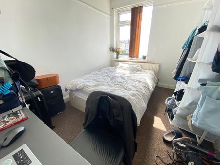 4 bedroom property to rent - Photo 3