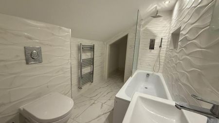 3 bedroom flat to rent - Photo 4