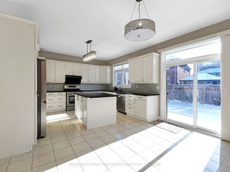 Detached Home For Lease | N9237268 - Photo 4