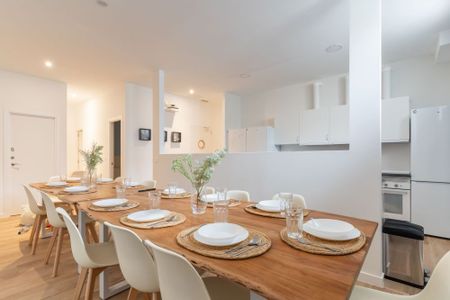 Cozy room with balcony in Cuatro Caminos - Photo 4