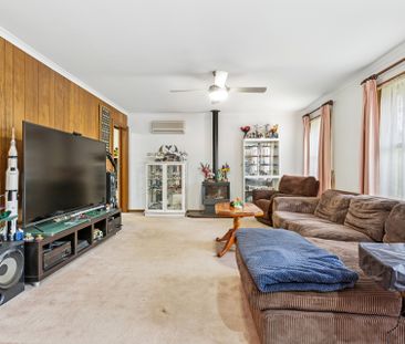 Open the Door to Family-Friendly Living in Aberfoyle Park - Photo 1