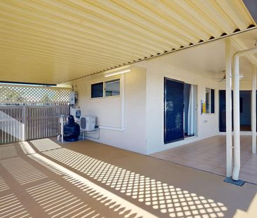 Spacious Family Home in Kirwan with Pool - Photo 5