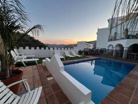 Luxury House for rent in Istán, Andalusia - Photo 2