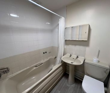 Dumbarton House Court, Bryn Y Mor Crescent, Swansea SA1 4QX - Photo 3